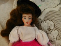 7 INCH PORCELAIN BRUNETTE DOLLHOUSE DOLL, CLOTH BODY, HUMAN HAIR/ MOHAIR WIG